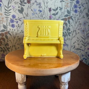 Vintage Shawnee Pottery Piano Planter #528 - Mid Century Yellow Ceramic Upright Piano - 1950s Art Pottery Musical Decor - Made in USA