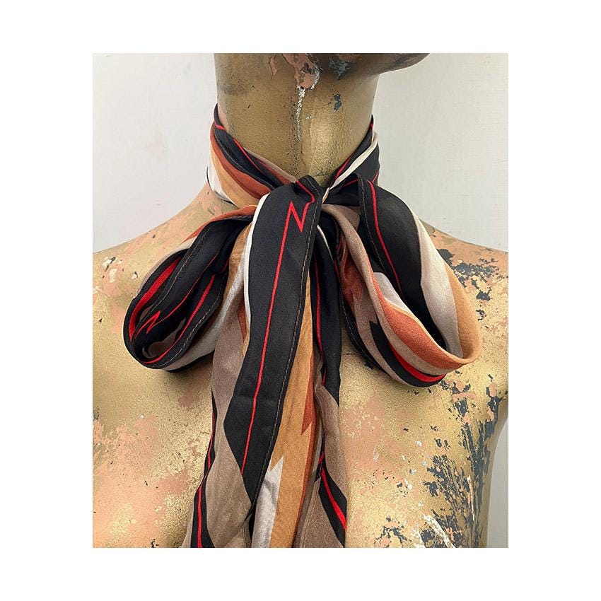 Foulard LA DEAR En Soie - Dimensions 66x68 Cm - Couleurs Bordeaux/rouge - Vintage Occasion