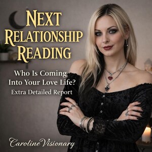 Op de afbeelding: Een afbeelding met de tekst "NEXT RELATIONSHIP READING" en "Who Is Coming Into Your Love Life? Extra Detailed Report." Een vrouw met blond haar en donkere make-up staat op de afbeelding. De tekst "Caroline Visionary" staat onderaan.