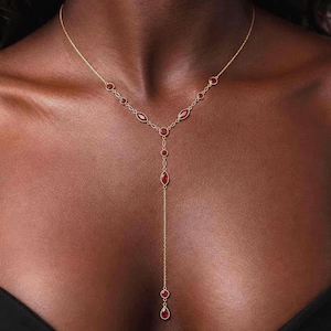 Collier cravate délicat en argent sterling 925 avec oxydes de zirconium rouge rubis et pendentif marquise – Bijou de mariage