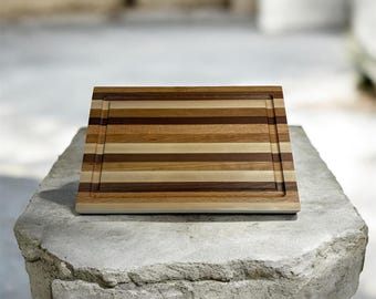 Handcrafted Edge Grain Cutting Board with Juice Groove – Oak, Cherry & Walnut 11” x 17”