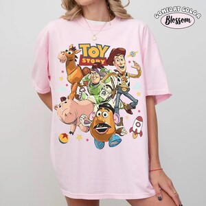 Retro Toy Story Shirt, You've Got A Friend In Me Tee, Woody Jessie Buzz Lightyear Tee, Toy Story 5 bild 4