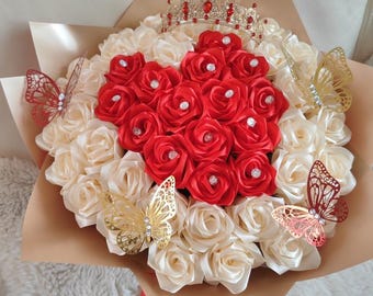 Hartvormig boeket met eeuwige rozen en een echte kroon, liefdesboeket, verjaardagsboeket met eeuwige rozen, jubileum, huwelijksaanzoek, Moederdag