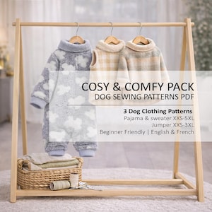 Puede incluir: Un perchero de madera exhibe tres prendas para perros: un pijama con estampado de nubes, un chaleco a cuadros y un suéter a cuadros. El texto "COSY & COMFY PACK" y "DOG SEWING PATTERNS PDF" son visibles. Una cesta con tela y materiales de costura está debajo.