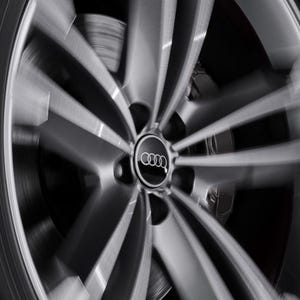 AUDI フローティング/スピニングセンターキャップ