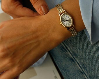 Złoty damski zegarek na rękę – klasyczny owalny zegarek kwarcowy z cyframi rzymskimi, prezent wielkanocny