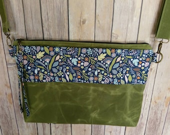 Custom laptop bag, green waxed canvas laptop bag, Your choice of fabrics, green laptop bag, custom laptop bag, made to order bag, floral bag