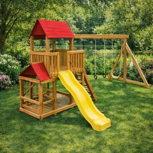 Könnte beinhalten: Outdoor-Spielplatz aus Holz mit rotem Dach, gelber Rutsche und Schaukel. Der Spielplatz verfügt über eine Kletterleiter, ein kleines Deck und einen größeren Spielbereich. Die Schaukel hat zwei Schaukeln und einen Satz Ringe. Der Spielplatz befindet sich auf einem grünen Rasen.