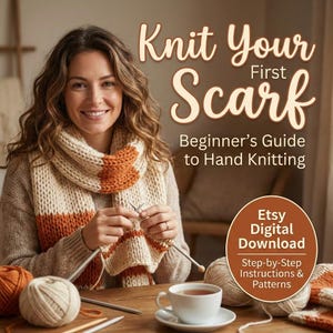 Puede incluir: Una mujer teje una bufanda a rayas crema y naranja. El texto "Knit Your First Scarf" y "Beginner's Guide to Hand Knitting" son visibles. Un círculo indica "Etsy Digital Download" con instrucciones y patrones.