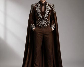 Brauner bestickter Umhang für Herren, Luxus-Formanzug aus Samt, königliches Hochzeits-Outfit, Designer-Statement für Herren, Schokoladen-Abschlussball-Tuxedo