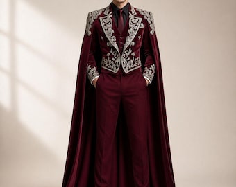 Weinroter bestickter Umhang für Herren, Luxus-Hochzeits-Smoking, königliches Bräutigam-Outfit, Designer-Formkleidung, roter Statement-Abschlussball-Anzug