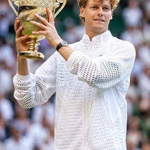 Chaqueta de tenis Jannik Sinner Wimbledon 2026 de malla blanca, chaqueta deportiva de alto rendimiento con cremallera completa para hombre, ropa deportiva transpirable.