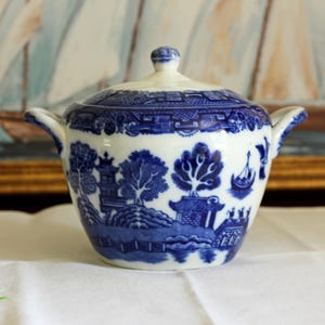 Vintage Allerton Blue Willow Covered Sugar Bowl English Ironstone