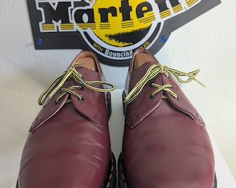 Vintage Doc Martens 1461 cherry red shoes.