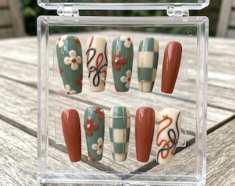 Uñas postizas con diseño floral retro / Uñas postizas verde salvia y terracota / Uñas postizas con diseño floral vintage / Uñas postizas largas personalizadas estilo ataúd