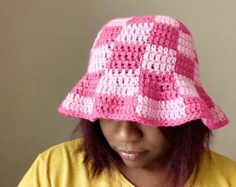 Sombrero de cubo flexible a cuadros hecho a mano con ganchillo