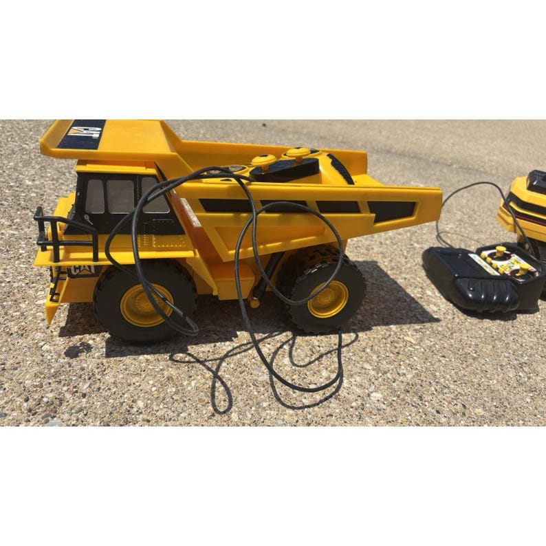 Plastic CAT (Caterpillar) 1/24 RC 770 ? Mining Dump Truck W Remote Kids Toy image 3