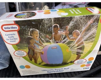NUEVO Little Tikes GIANT Ultimate pelota de playa con aspersor para niños, diversión en la piscina durante el verano.