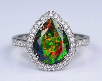 Anello di fidanzamento solitario in oro 14 carati con opale nero a forma di pera e anello nuziale da donna in argento 925 con incisioni e moissanite pavé di diamanti.