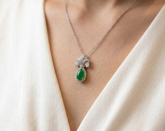 Collana con pendente elegante a forma di pera di smeraldo per lei, ciondolo in argento sterling placcato oro 18 carati con moissanite, gioiello da donna
