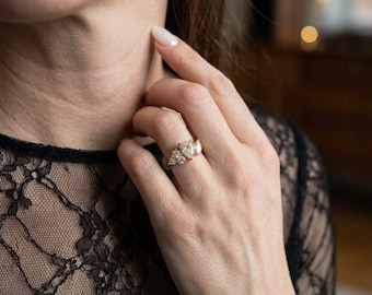 Anillo de compromiso chapado en oro de 18 quilates con múltiples piedras, anillo solitario clásico de moissanita para novias, anillo de aniversario delicado