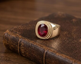 Anello nuziale in argento sterling placcato oro 18 carati di altissima qualità, con rubino ovale a taglio largo, ideale per lui.