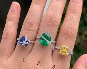 Elegante anello da donna in argento sterling placcato oro bianco 14 carati con pietre preziose, smeraldo, zaffiro e zircone sintetici, e diamante giallo a forma di nastro.
