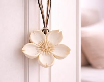 Diffusore di aromi a forma di fiore sospeso – Deodorante per guardaroba floreale minimalista