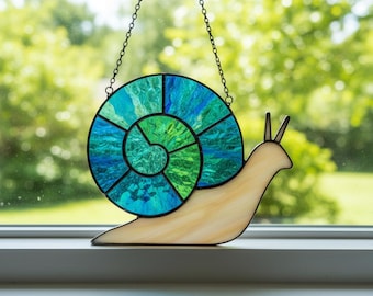 Atrapasol geométrico con diseño de caracol en vitral (descarga digital)