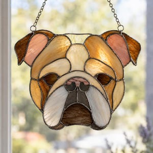 Motivo a vetrata con bulldog, acchiappasole con muso di cane, modello per amanti degli animali