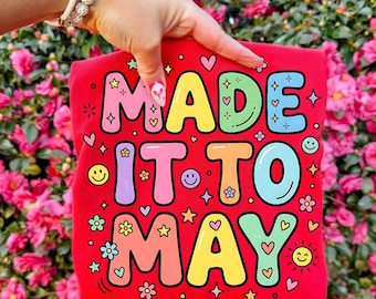 Gemaakt tot mei, png PNGEgg | Waardering leraar, png PNGEgg | Shirtontwerp einde schooljaar | Sublimatie leraar leven png | Direct downloaden