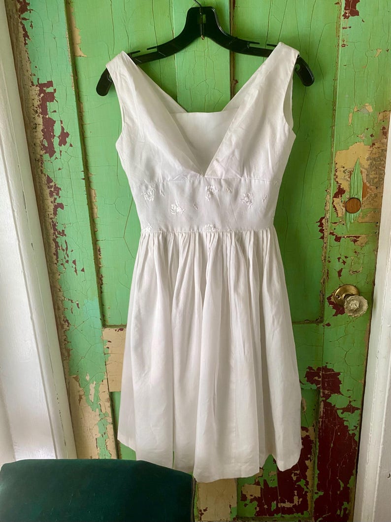 Vintage 1950s White Cotton Sundress,Fit and Flare, Size X Small, Retro Fashion,Boho Bride image 4