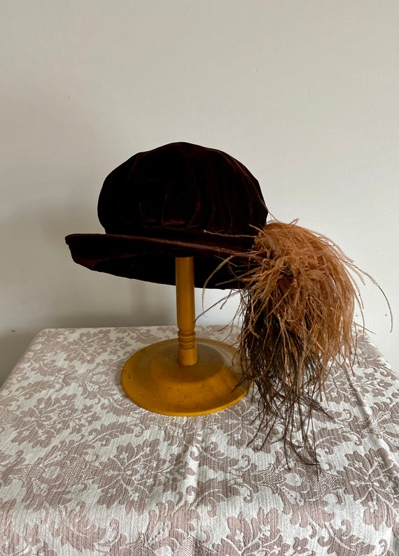 Early 1900s Brown Velvet Hat With Ostrich Feather… - image 3