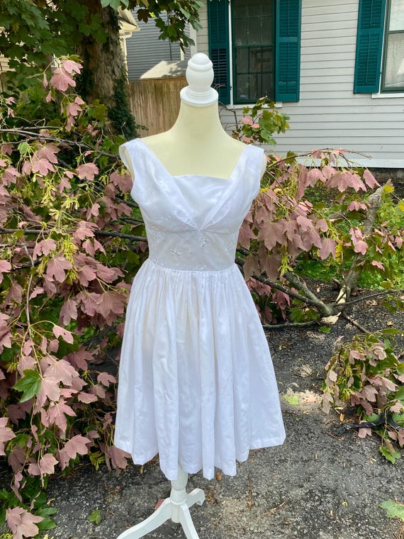 Vintage 1950s White Cotton Sundress,Fit and Flare, Size X Small, Retro Fashion,Boho Bride