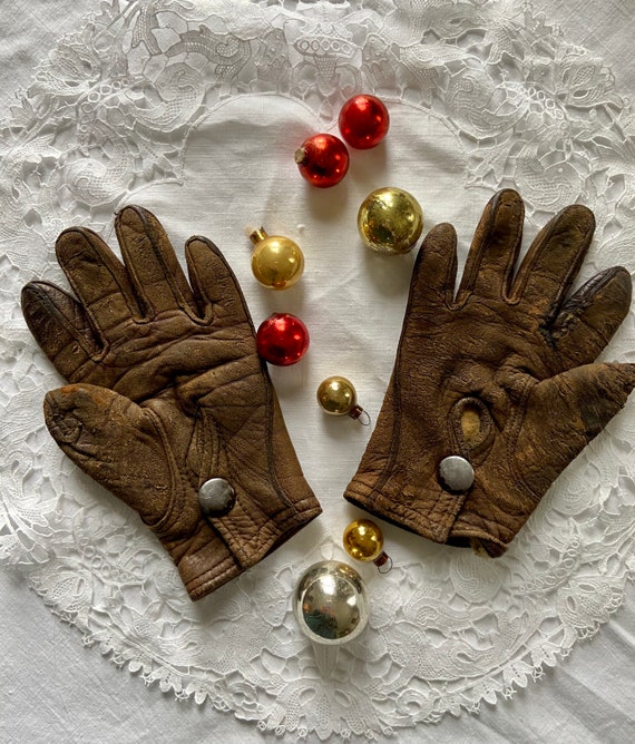 Edwardian childs gloves, young girls warm gloves,… - image 1