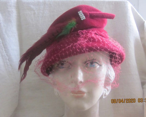 Vintage 1930's velvet hat,Elegant hat,half hat,til