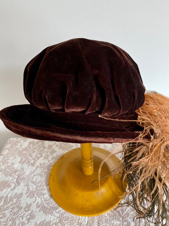 Early 1900s Brown Velvet Hat With Ostrich Feather… - image 2