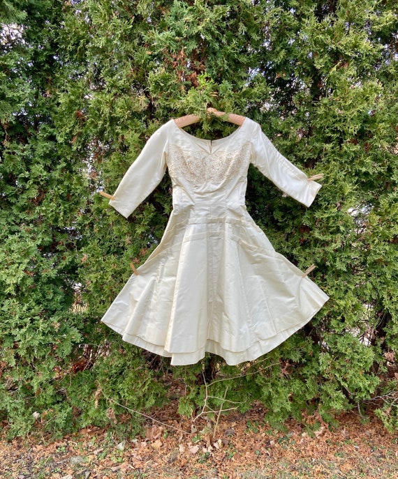 Sixties tea length wedding dress, courthouse dest… - image 1