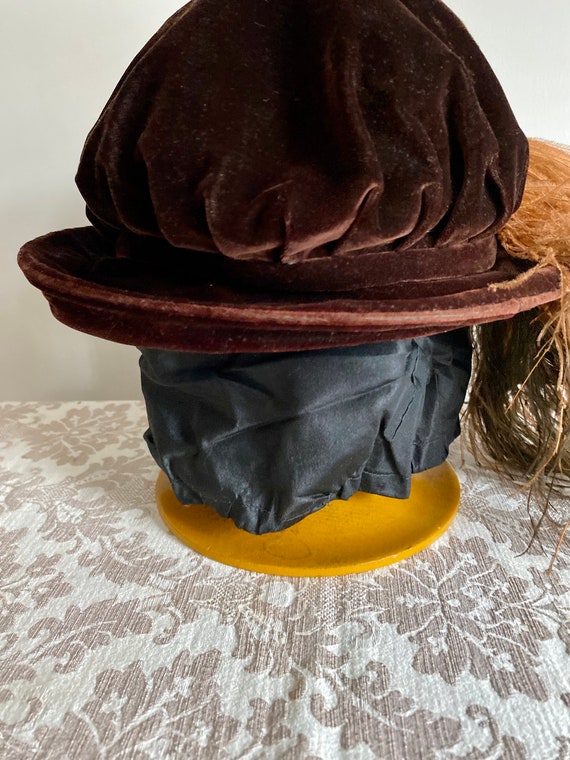 Early 1900s Brown Velvet Hat With Ostrich Feather… - image 4