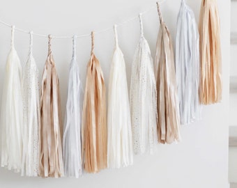 Guirnalda de borlas de papel color champán dorado: decoración para despedida de soltera