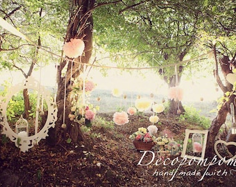 Pompones de papel hechos a mano: decoración bohemia para bodas y baby showers.