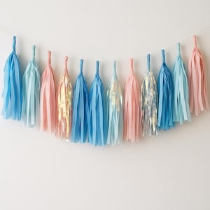 Ghirlanda di nappe iridescenti – Decorazione per feste blu, rosa, argento per compleanni, matrimoni, baby shower, eventi a tema natalizio e Frozen