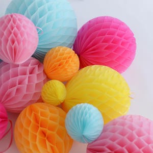 Set di decorazioni per feste con palline a nido d'ape in carta dai colori vivaci, 9 pezzi, misure miste, per compleanni, matrimoni, baby shower, ghirlande di palloncini, servizi fotografici