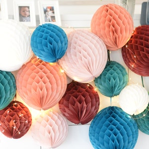 Vintage Romantic Paper Honeycomb Ball Set: Wedding Party Decorations