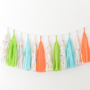 Decorazione per feste con ghirlanda di nappe di carta - Decorazione colorata per feste per bambini, ghirlanda di frange COMPLETAMENTE ASSEMBLATA - azzurro, arancione e verde, animale