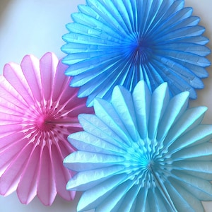 Ventagli di carta - colori primaverili - set di 3 decorazioni per feste - blu e rosa - diametro 26"/67 cm - decorazioni per feste di compleanno e matrimonio