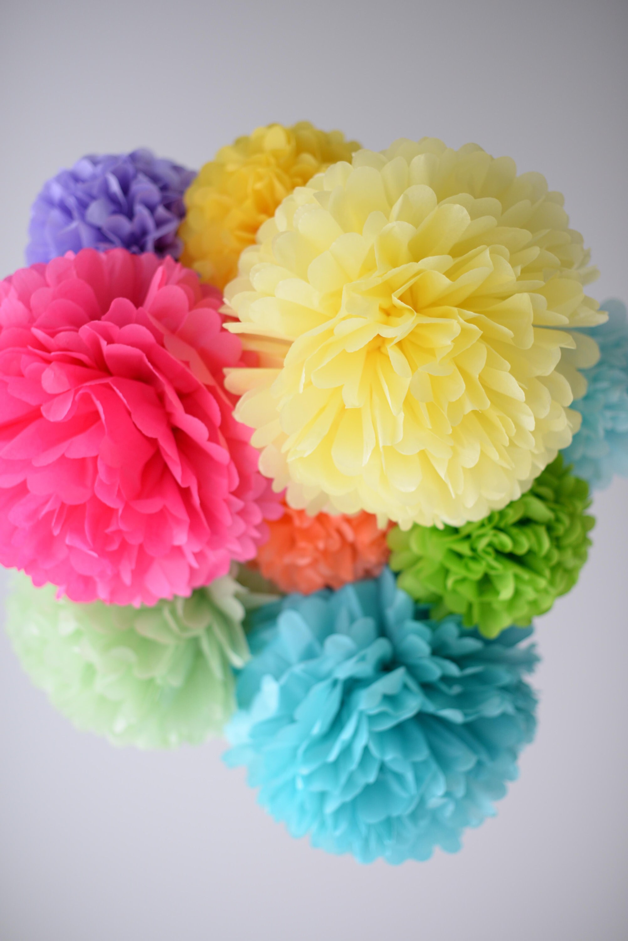 12 Rollen Krepppapier-Luftschlangen In 12 Farben - Regenbogen Partydekoration - Je 25m Lang - Für Geburtstag, Hochzeit, Weihnachten
