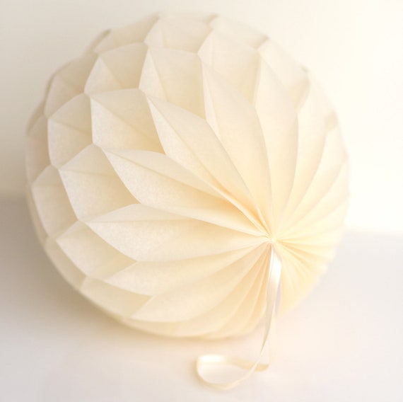 Wedding White Paper Honeycomb Heart Decoration 30cm 12" NEW Wedding White Paper Honeycomb Heart Decoration 30cm 12" NEW