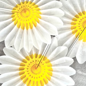 Set di 3 bellissimi fiori di carta margherita bianchi e gialli, enormi ventagli di carta, decorazioni per feste per matrimoni e compleanni, fiori di carta facili da usare