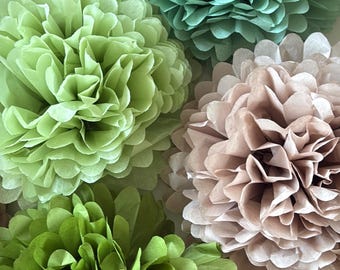Conjunto de 10 pompons de papel de seda em tons neutros e verdes, decoração rústica para casamento.